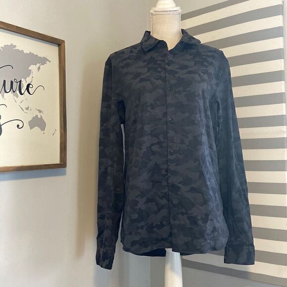 Lululemon Gray & Black Camo Down to the Wire Long Sleeve Button Down Shirt Sz M - Picture 1 of 8